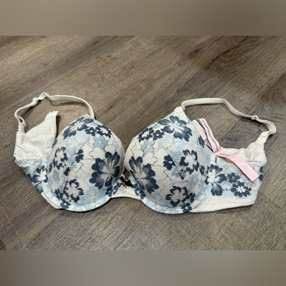 Victoria’s Secret 32D Push-Up Lace Bra - Picture 1 of 4